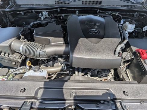 Used 2023 Toyota Tacoma SR5 AWD/4WD image 32