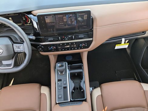 New 2026 Nissan Pathfinder Platinum FWD image 20