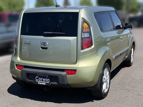 Used 2010 Kia Soul + w/ Audio Pkg FWD image 12