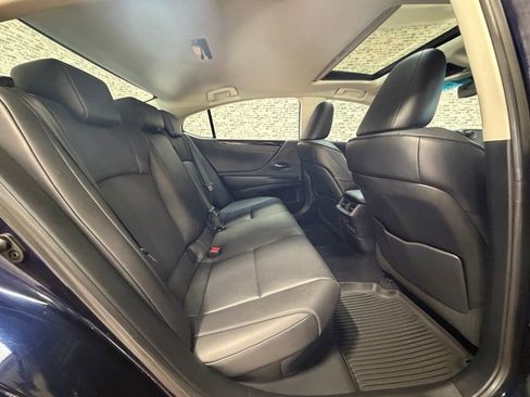 Used 2020 Lexus ES 300h w/ Premium Package image 11