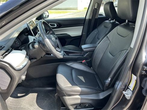 Used 2022 Jeep Compass Limited image 4