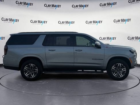 Used 2025 Chevrolet Suburban Z71 AWD/4WD image 6