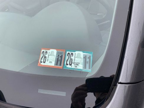 Used 2010 Toyota Camry LE image 9