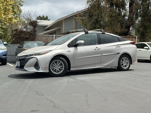 Used 2020 Toyota Prius Prime XLE FWD image 1