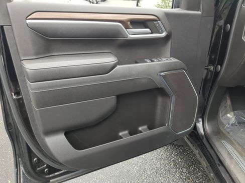 Used 2023 Chevrolet Silverado 1500 LT AWD/4WD image 14