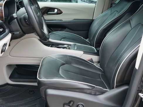 Used 2022 Chrysler Pacifica Limited FWD image 9
