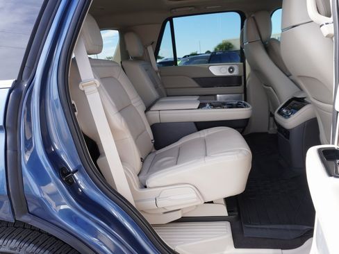 Used 2020 Lincoln Navigator Reserve w/ Luxury Package image 25