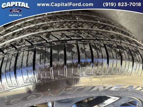 Used 2020 Land Rover Discovery Sport SE R-Dynamic image 14