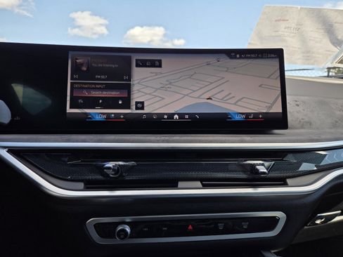 Used 2025 BMW X6 xDrive40i w/ Executive Package image 22