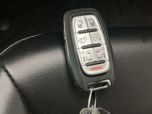 Used 2023 Chrysler Pacifica Touring-L FWD image 26