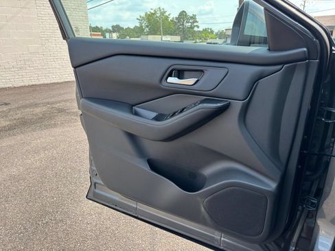 Used 2026 Nissan Rogue SV FWD image 18