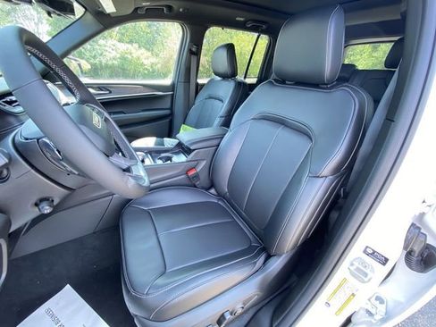 New 2025 Jeep Grand Cherokee Limited w/ Luxury Tech Group II image 11