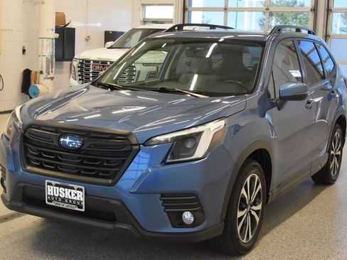 Used 2022 Subaru Forester Limited AWD/4WD image 9