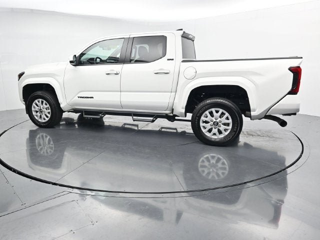 Used 2024 Toyota Tacoma SR5 AWD/4WD image 6