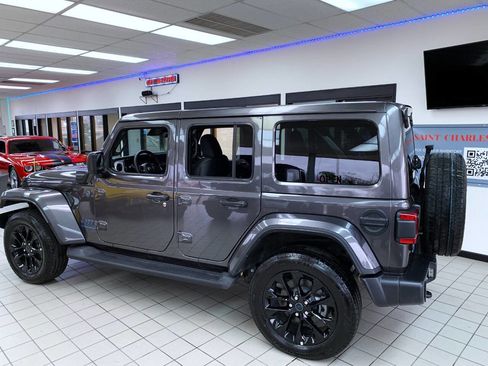 Used 2025 Jeep Wrangler Unlimited Sahara AWD/4WD image 7