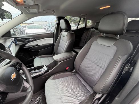 Used 2025 Chevrolet Trax LT FWD image 27