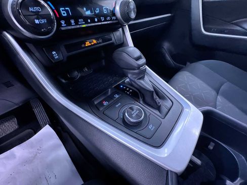 Used 2025 Toyota RAV4 XLE image 30