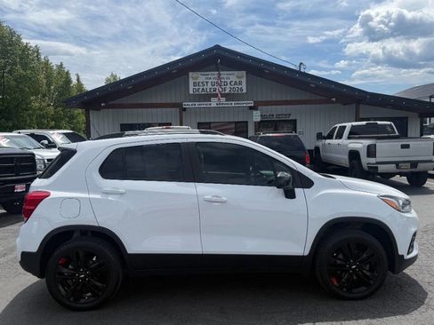 Used 2020 Chevrolet Trax LT w/ Redline Edition AWD/4WD image 6