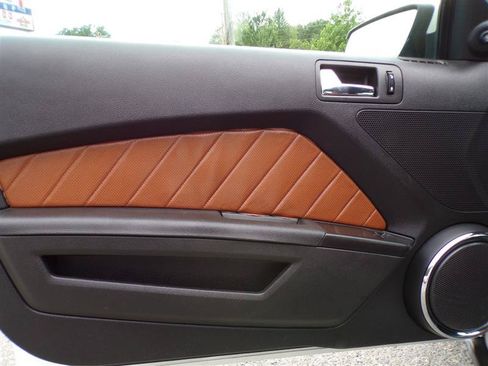 Used 2010 Ford Mustang Coupe RWD image 13