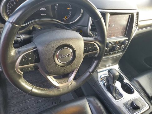 Used 2018 Jeep Grand Cherokee Limited image 12