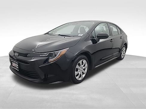 Used 2025 Toyota Corolla LE image 9