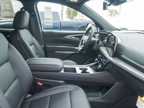 New 2026 Chevrolet Traverse LT w/ Driver Confidence Package FWD image 17