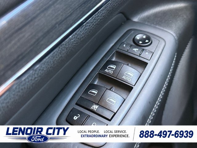 Used 2019 Jeep Grand Cherokee Overland AWD/4WD image 17