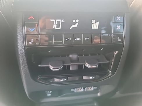 Used 2025 Jeep Grand Cherokee L Limited w/ Luxury Tech Group II RWD image 21