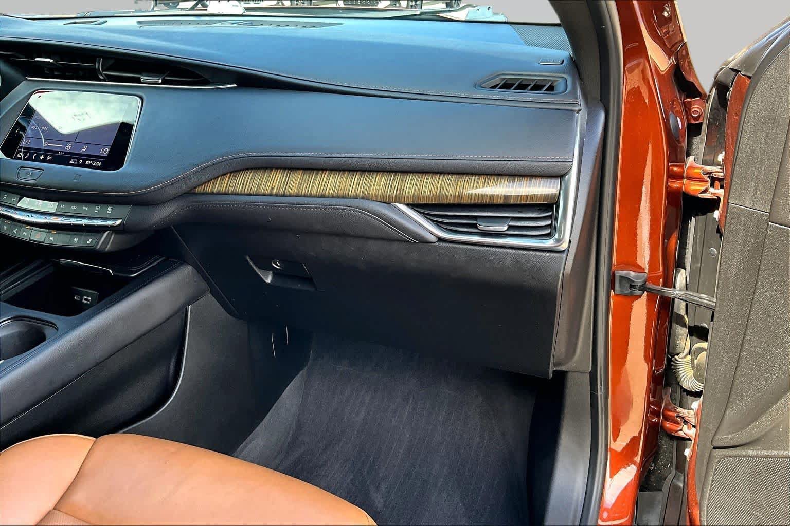 Used 2019 Cadillac XT4 Premium Luxury w/ Enhanced Visibility Package FWD image 19