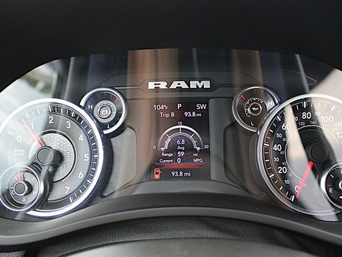 Used 2024 RAM 2500 Tradesman w/ Chrome Appearance Group AWD/4WD image 23