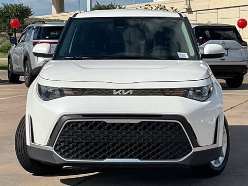 Used 2025 Kia Soul LX w/ LX Technology Package FWD image 2