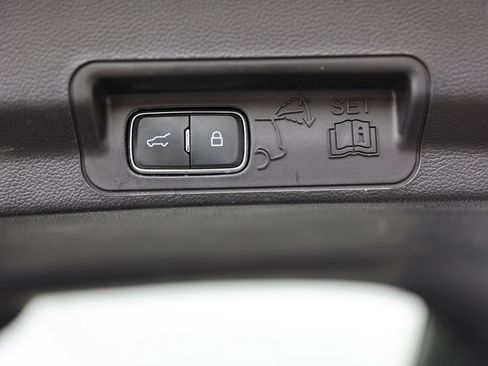 Certified 2023 Ford Explorer XLT image 16