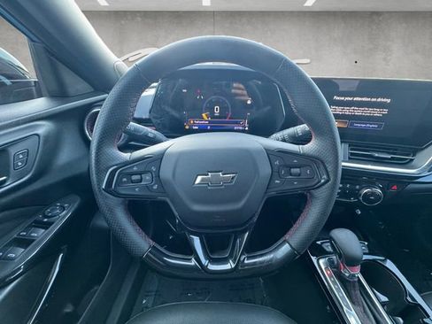 Used 2025 Chevrolet Trax RS w/ Sunroof Package image 21