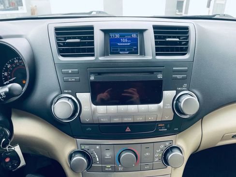 Used 2012 Toyota Highlander SE image 24