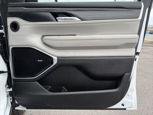 Used 2022 Jeep Wagoneer Series III w/ Premium Group I image 31