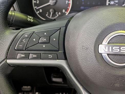 Used 2025 Nissan Altima 2.5 SV FWD image 17