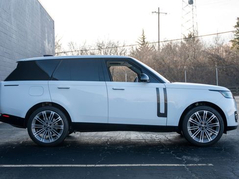 Used 2023 Land Rover Range Rover SE image 9