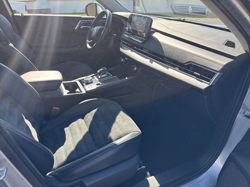 Used 2024 Mitsubishi Outlander SE image 15