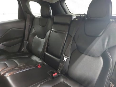 Used 2019 Jeep Cherokee Limited FWD image 12