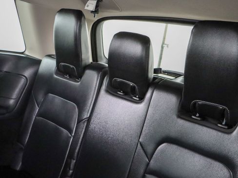 Used 2023 Nissan Pathfinder SL w/ Lighting Package (N92) FWD image 25