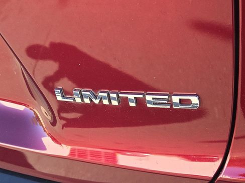 Used 2019 Jeep Cherokee Limited image 32