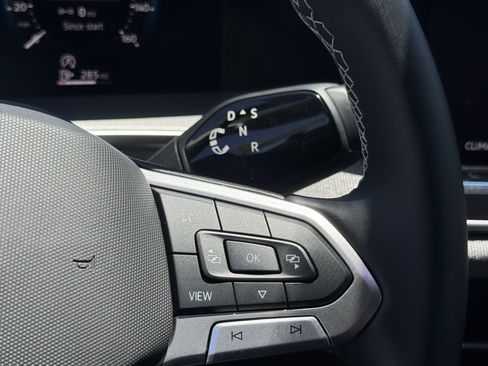 Certified 2025 Volkswagen Tiguan S FWD image 19