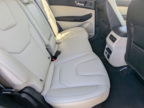 Used 2022 Ford Edge Titanium AWD/4WD image 18