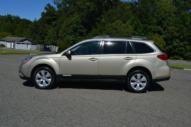 Used 2010 Subaru Outback 2.5i Limited AWD/4WD image 5