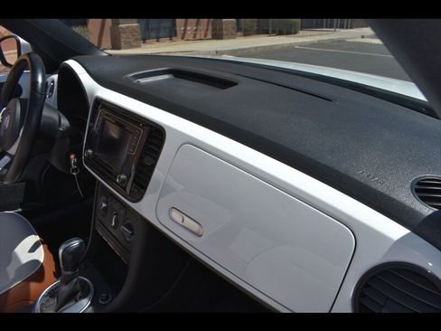 Used 2017 Volkswagen Beetle 1.8T S FWD image 54