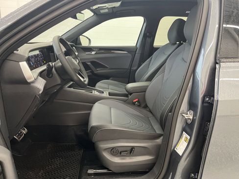 New 2026 Volkswagen Tiguan SE R-Line AWD/4WD image 14