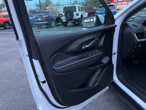 Used 2024 GMC Terrain SLE FWD image 5