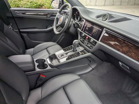 Certified 2026 Porsche Macan AWD/4WD image 27