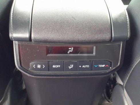 Used 2022 Toyota Highlander XLE AWD/4WD image 8
