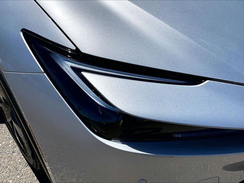 Used 2025 Toyota Prius LE FWD image 27